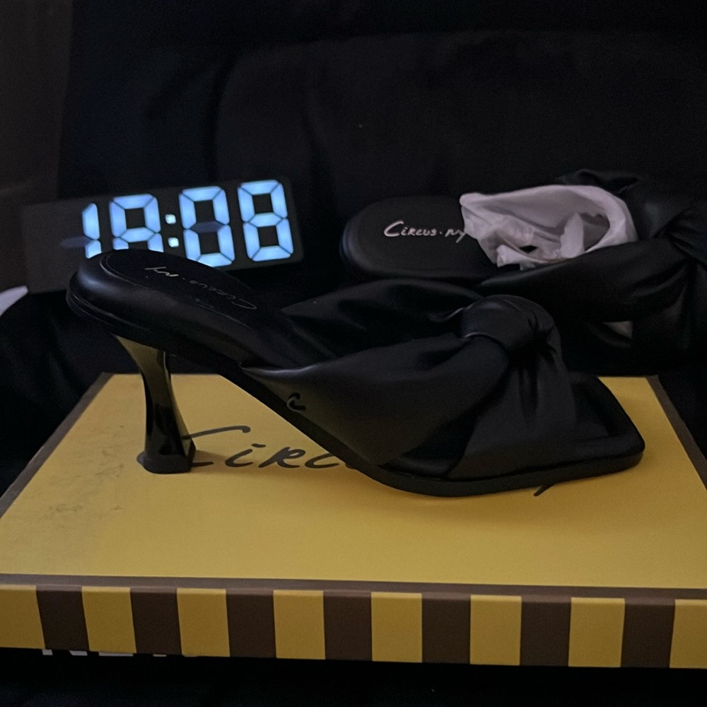 Leather black mule!
